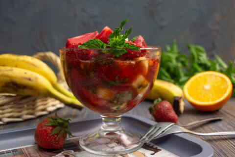 Ensalada de frutas con fresas