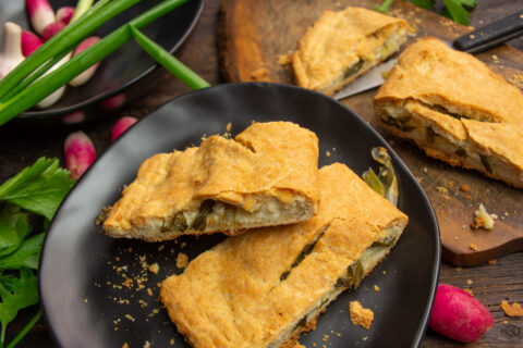 Pastel de queso, cebolla y tvorog