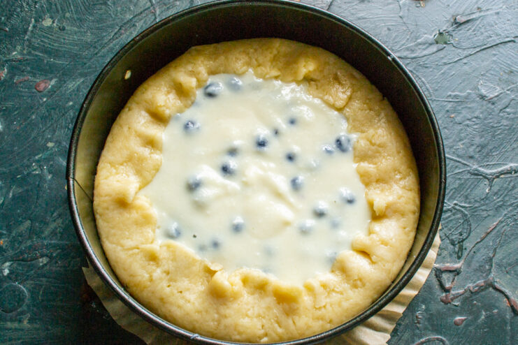Armado de la tarta Relleno vertido sobre la masa con bordes doblados