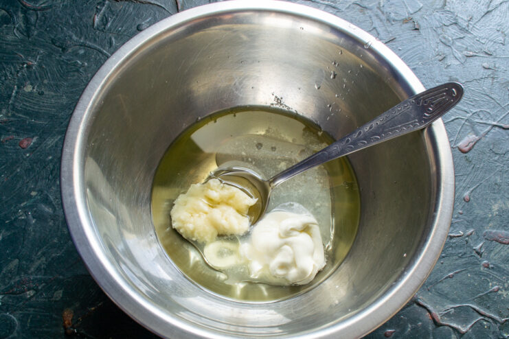 Preparación de la masa líquida Mezcla de ingredientes líquidos en un tazón