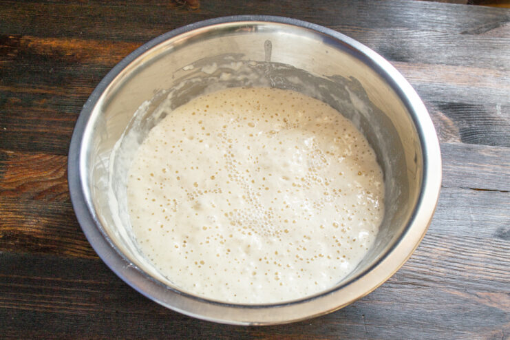 Prefermento esponjoso y lleno de burbujas después de fermentar